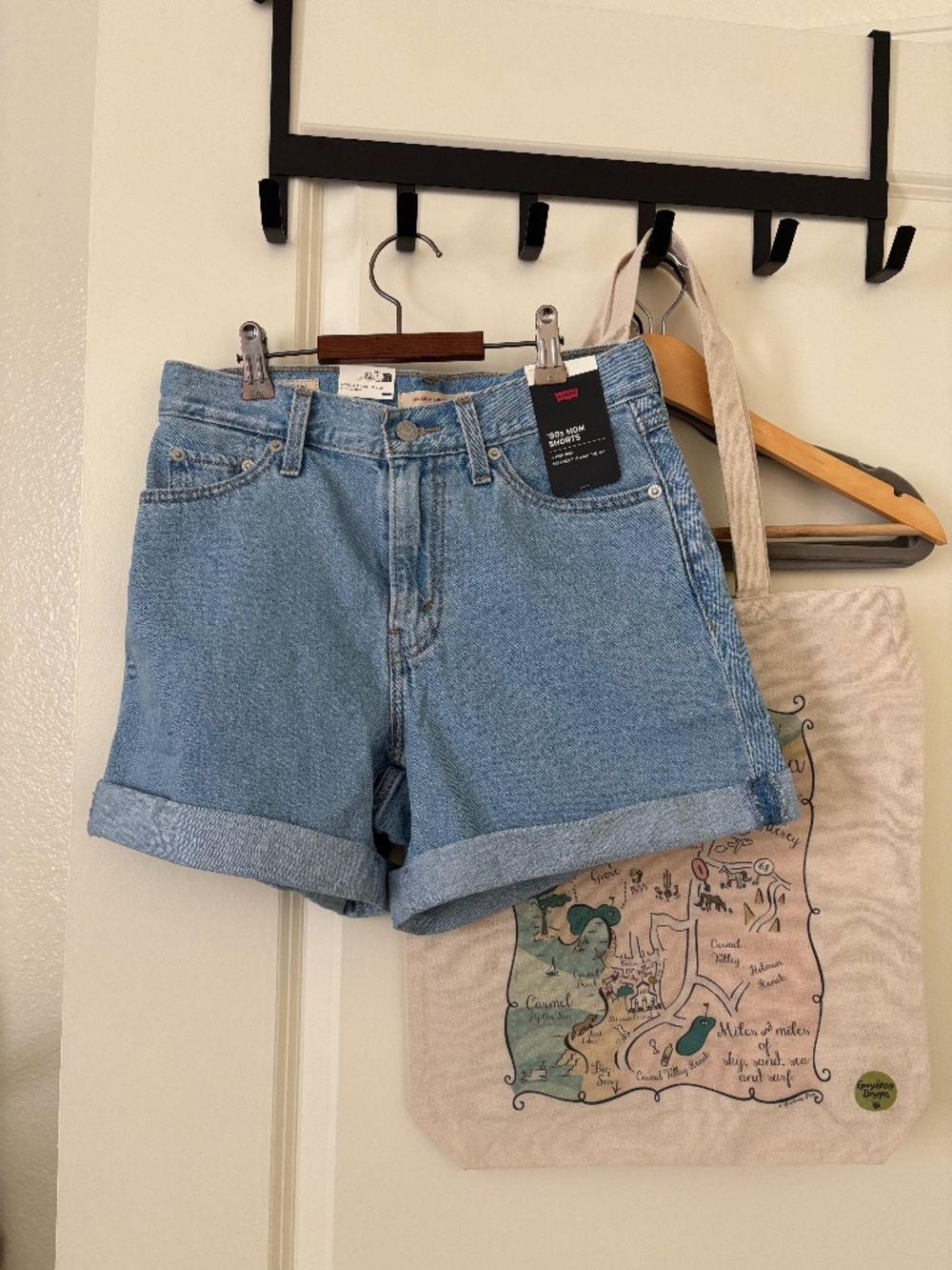 NWT Levi’s 80s mom shorts